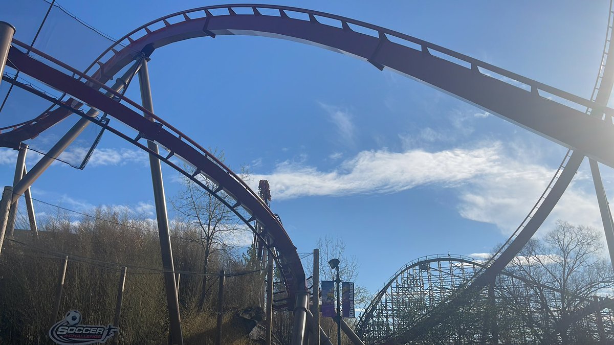 BuckeyeCoaster's tweet image. Painting is underway on #Diamondback at @kingsislandpr! #KingsIsland 

The painting is being done by @BaynumSolutions! It looks really good! #baynumsolutions