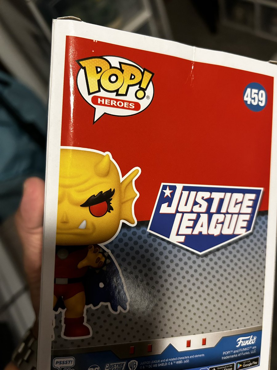 tdragons345's tweet photo. Wait wait wait!! I’m not done. 2 winners will get this awesome pop. Yes it’s the common. One did come with damage. The second winner will get the one with damage, but it’s an awesome pop. Just follow+Retweet+Like for the chance to win. Winners will be chosen on Sunday!!! https://t.co/QFYmC27sh6