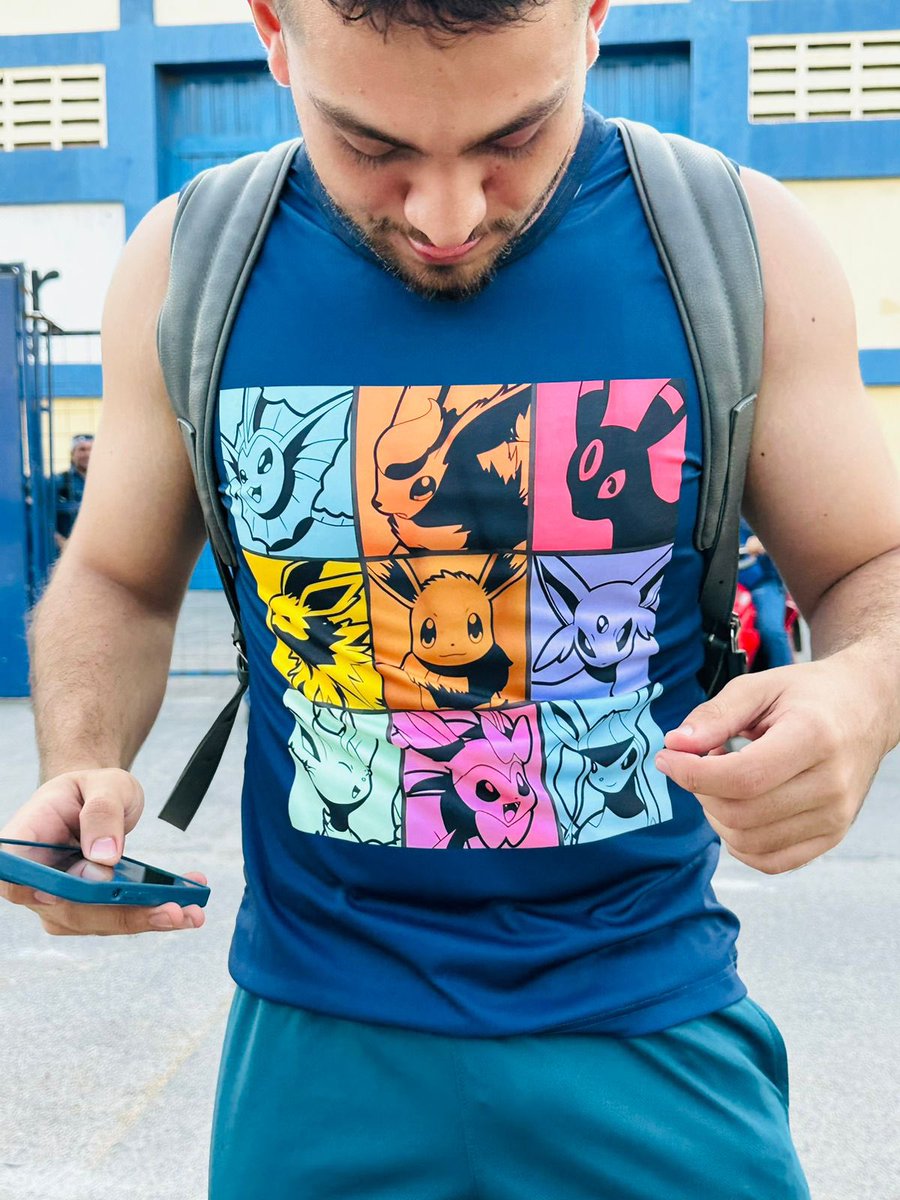 JoseTobiasO's tweet photo. Paso por aquí a presumir mi nueva camiseta #eeveevolutions #eevee @Pokemon 😍😍😍😍 https://t.co/OCToZmMA9l
