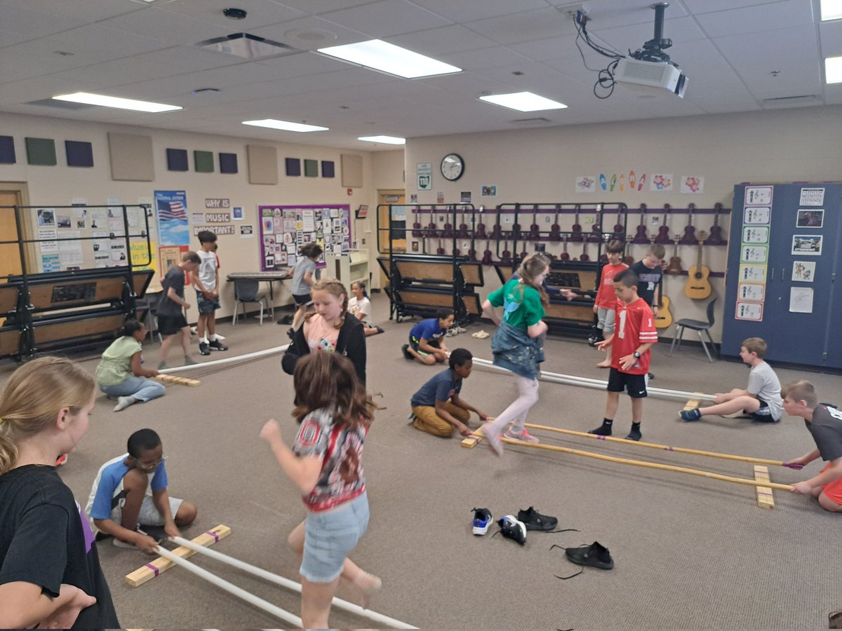 LeMusicEdTech's tweet image. Round 1 of 5th graders traveling the world with folk music &amp;amp; dance. Today we learned about tinikling from the Philippines. @TollGateMiddle @PLSDMusic #SEL