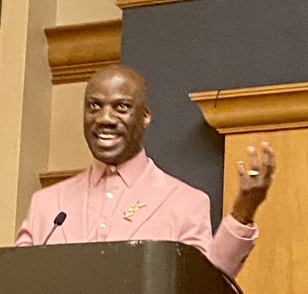 ReginaDAmen's tweet photo. So pleased to see  ⁦⁦@DrShaunHarper⁩ be acknowledged for all he’s done and contributed as the recipient of Division J’s Exemplary Research Award!! No one more deserving for “consequential” research! 
⁦@AERADiv_J⁩ https://t.co/tFcAlckI0h
