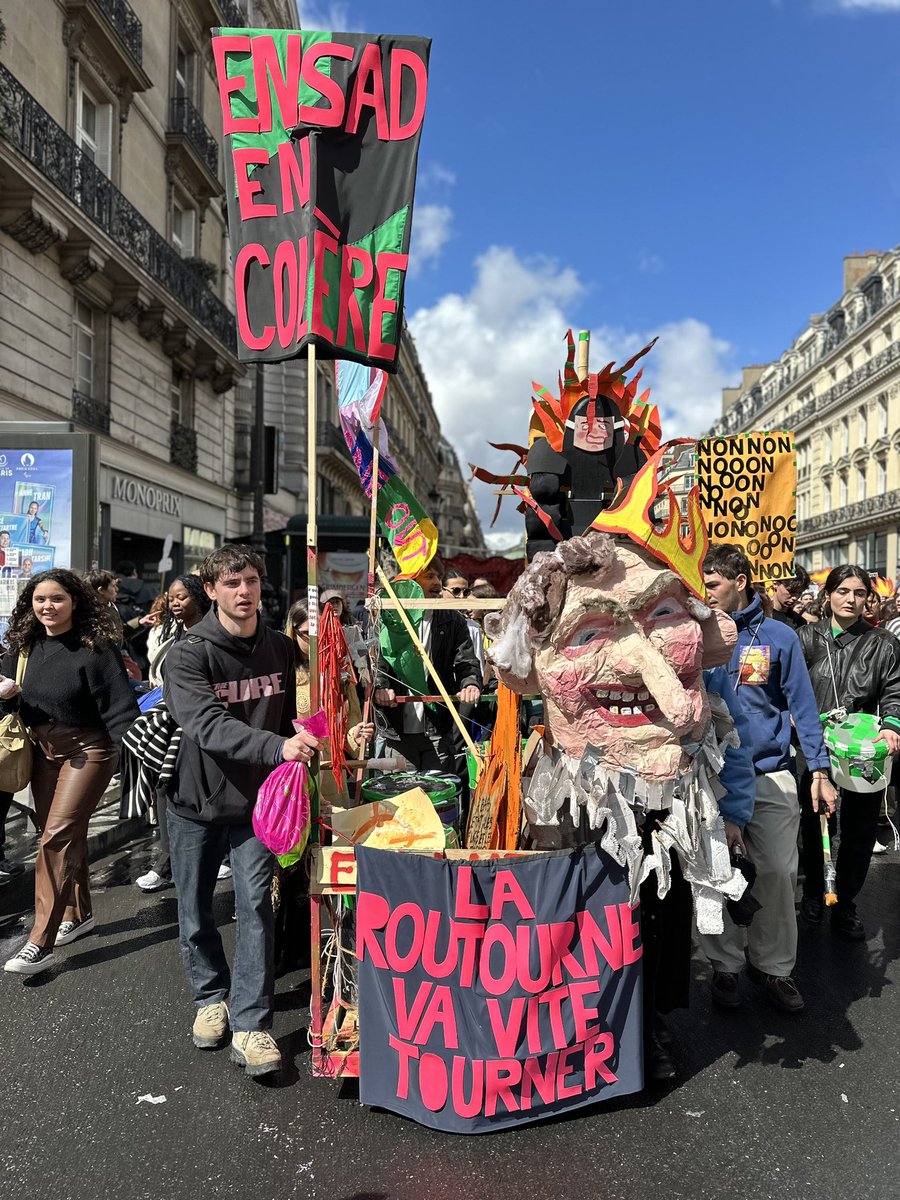 ChalanaBrown_vi's tweet image. #FrenchPROTEST  #france  #PensionReform