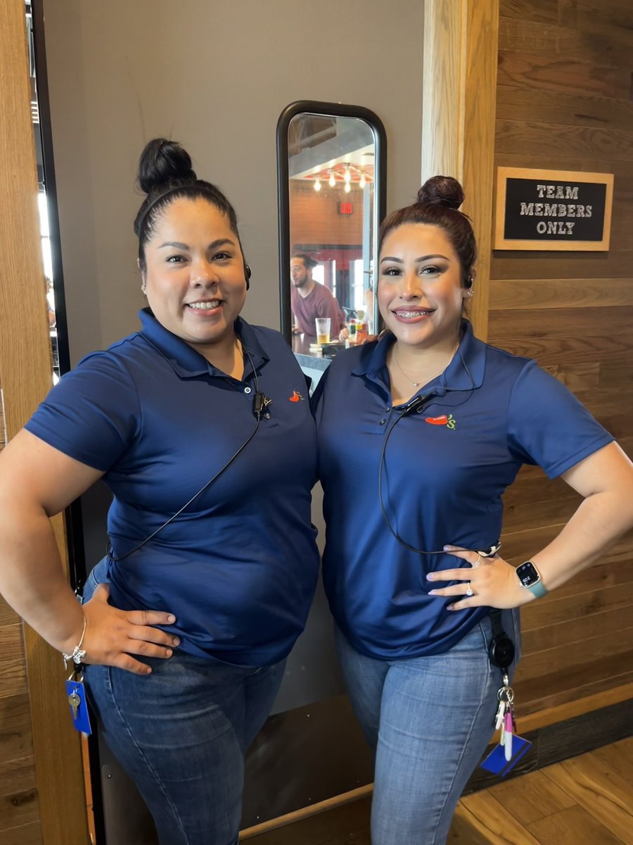 Twinning with my work bestie 🩵  #chilislove #Chilis1656 @ViriMunguia7