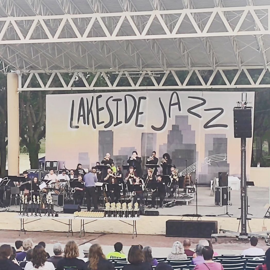 high_veroband's tweet photo. What a great day! VBHS Jazz performed at the legendary Lakeside Jazz Festival for the first time ever! 🎵🎶 https://t.co/mQImS0GTjI