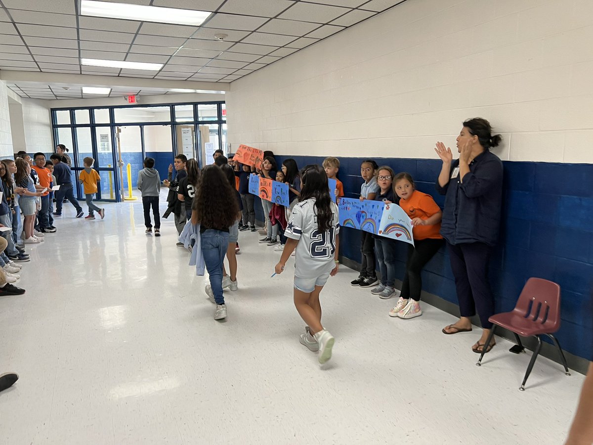 CAnchietaJDE's tweet photo. Good luck to all of our 3rd-5th grade students who will be taking the STAAR reading test on Wednesday! All of JDE stands behind you wishing you the very best. π #PepRallyTime @CanutilloISD @ElisaArandaPhD @JoseDamianES https://t.co/9Vfo0JDTMK