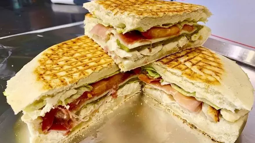 jlfs_'s tweet photo. Usando sólo comida, ¿dónde te has criado? 💜💚 https://t.co/LBJpfnQPif