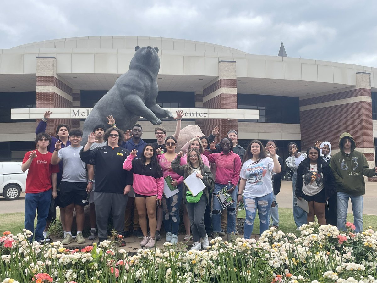 CoachGerhart's tweet photo. Great professors and students at @Baylor! Thanks to those that took us around and taught these @LegacyRebels about the school. #SicEmBears https://t.co/KKpqERplip