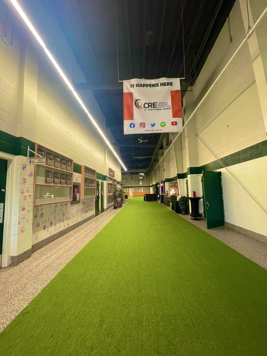 CrowdDesignHQ's tweet photo. @CamroseRegional Acreage &amp; Garden Show takes over Camrose this weekend! Exhibitors, speakers, and workshops for all. 🪴

Psst - also a Sunday petting zoo! 🐣

See you there! 👋 https://t.co/4ACxxxeT6p