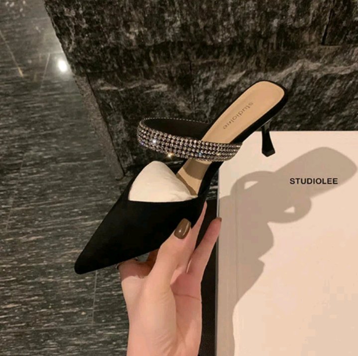 dear fellow viewers,

i dah cuba for finding something new tapi i kalah dengan yang namanya heels macam mana nihhhh 🥹 benda pun dah tweet korang enjoy jelah ya anak anak✌🏻

invl.io/cli0rbw
