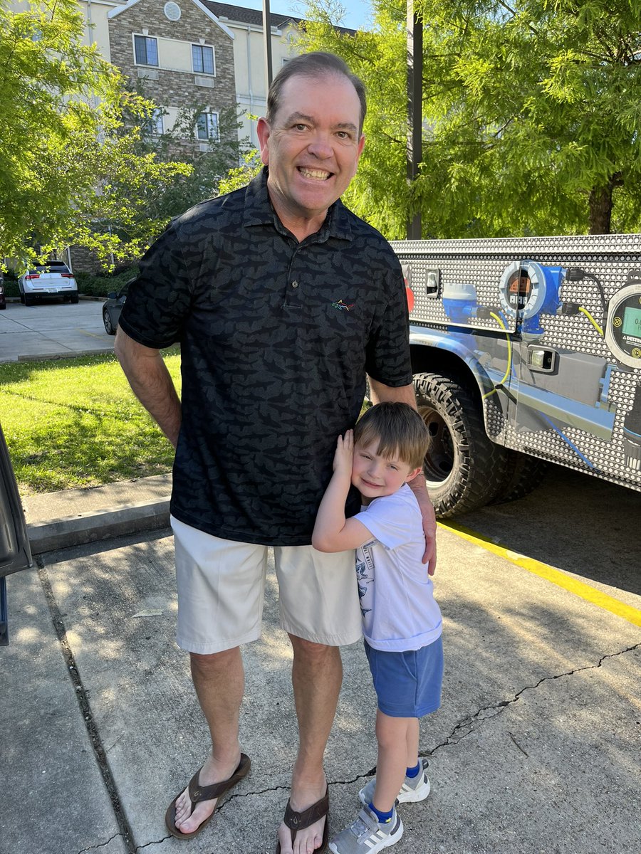 Reid and his best bud <a href="/SharkChad/">Chad Bullard 🦈</a> pre-crawfish