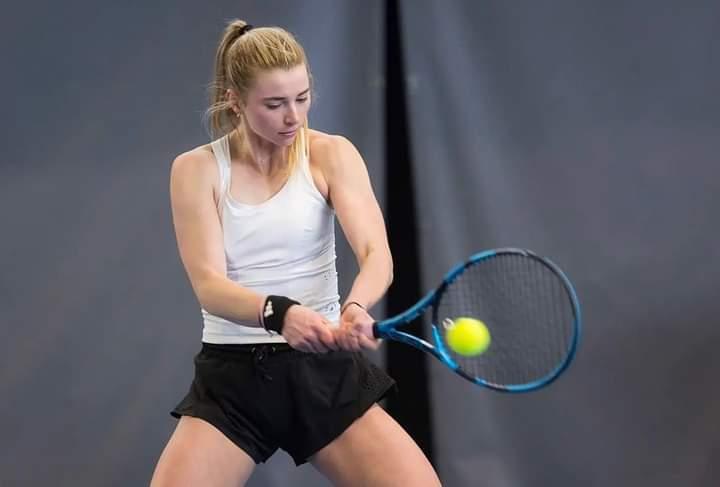 Parsa Bombs 💣 tweet media