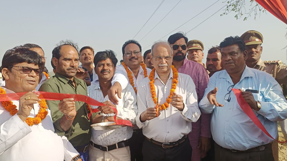 SNChak_17's tweet photo. दिनांक 11 अप्रैल 2023 को जिला मैनपुरी के ग्राम अलीपुर खेड़ा में लगने वाले एक दिवसीय मेले का उद्घाटन मेरे द्वारा फीता काटकर किया गया।
#Mainpuri #VillageFare https://t.co/bcu9yI6beR