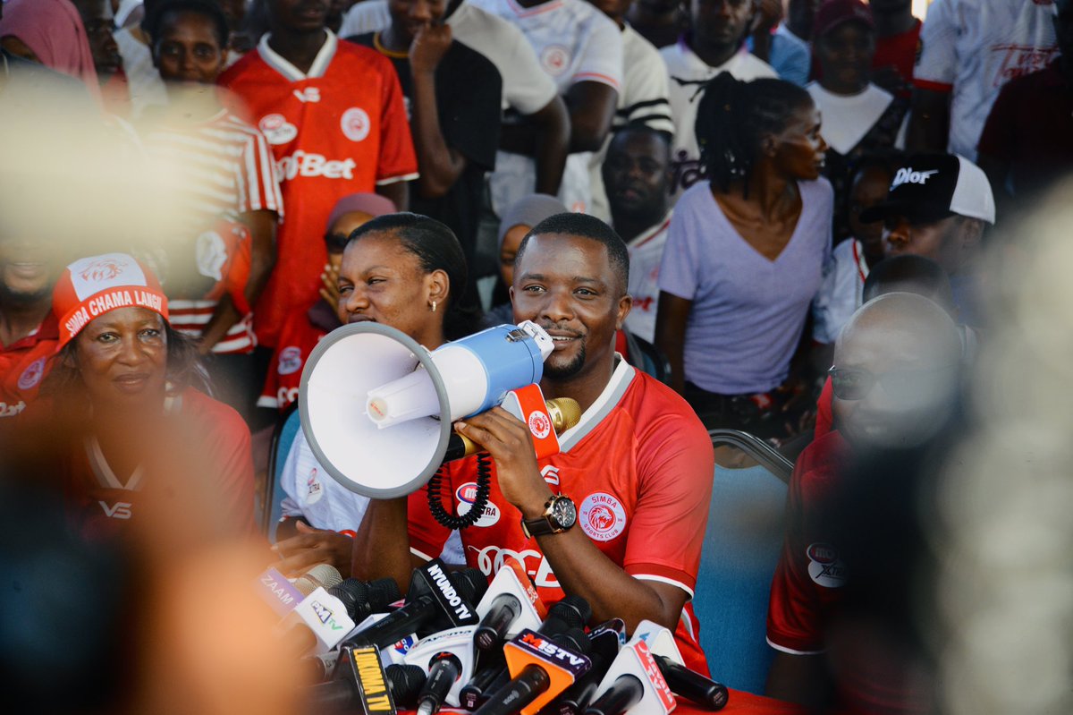 allanerasmus05's tweet image. mwana simba kama bado sijakufollow weka handle yako retweet na like tuinuke na nikuweke kwenye group la simba 👇