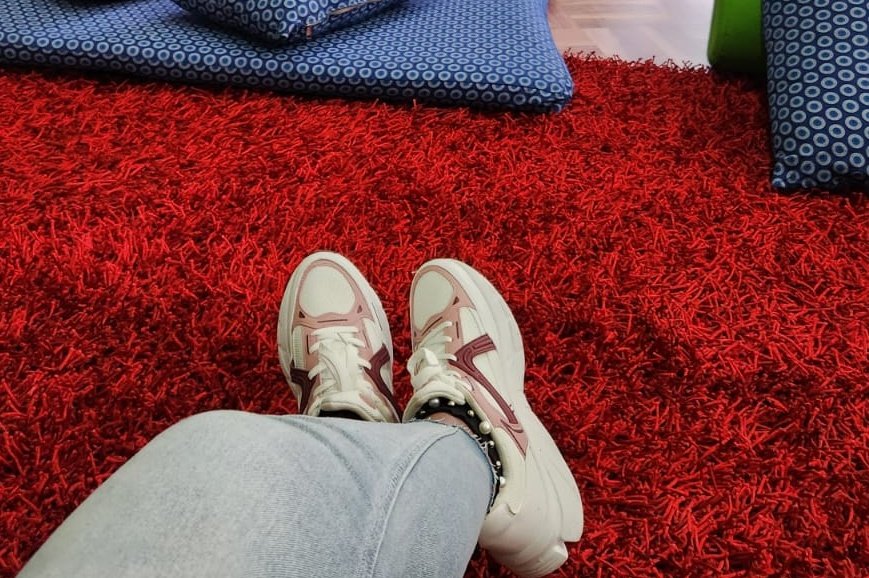 divine_kabwe's tweet photo. #ClassUpdate. Cette semaine c'était la rentrée après les vacances de Páques. La première question après avoir raconté leur vacances c'est "Maîtresse prquoi tu as de nouvelles chaussures alors que tu n'as pas d'argent"😂😂😂. J'étais choqué like what do you mean???? (1) https://t.co/KNFC8AAGJz