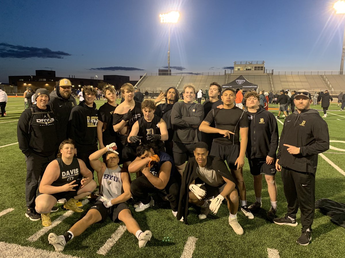 DavisDartsFB's tweet photo. The Bigs getting after it in a 5v5!!
#CompeteEveryday
#StackTheDubs https://t.co/NJWIGIyIxD