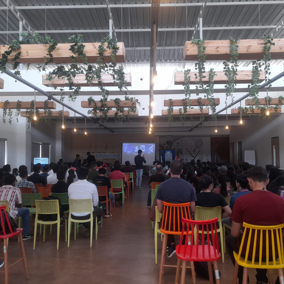 boradesanket13's tweet image. What a amazing session on introduction to flutter by @itsanilg 🚀

#flutternashik #nashik #googledeveloper @MumbaiFlutter @FlutterDev @flutterjobslist  #fluttermumbai #flutterdev @nlycskn @timsneath