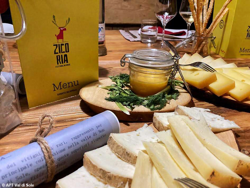 TurismoItaliaNw's tweet photo. TRENTINO | Tarassaco, toccasana per pelle e anima: lo Zicoria FestiVal di Sole aiuta a scoprirne le virtù segrete, dal 21 al 25 aprile e dal 28 aprile al 1° maggio
Leggi la notizia https://t.co/PR8XhQyg9C
#valdirabbi #trentino #valdisole #turismo #tarassaco @AptValdiSole https://t.co/mvsEKKgEAI