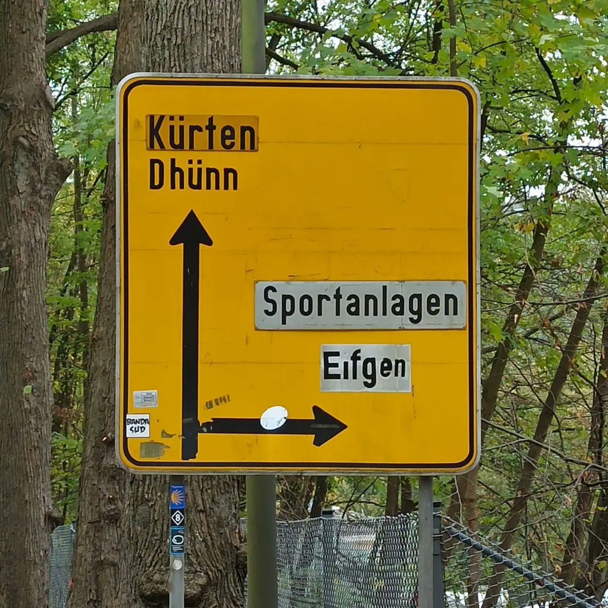 🔥 Matchday 🔥 Tür am Tür - nicht nur geographisch sondern auch tabellarisch! Endlich wieder Nachbarschaftsduell beim @sv0935wermelskirchen. Anstoß um 17:30 Uhr im Eifgen-Stadion. Spannung pur! Wir zählen wie immer auf Eure Unterstützung! Bis später... 💯🔵⚪ #fcremscheid #fcr