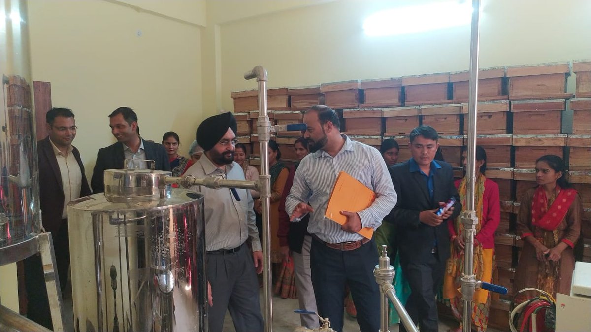 REAPUttarkashi's tweet photo. #CS uk #Dr.S.S.Sandhu sir  visited Megaport at Dunda block, inspected the #honey_processing_unit,
managed by #SHG  #REAP uttarkashi and appreciated the unmatched efforts of #SHG
@basava_ias @ganeshjoshibjp @IFADSouthAsia @nitikakh22 @REAPUttarakhand @PMOIndia @ukcmo @Kpl223 https://t.co/sk7xAkP4tj