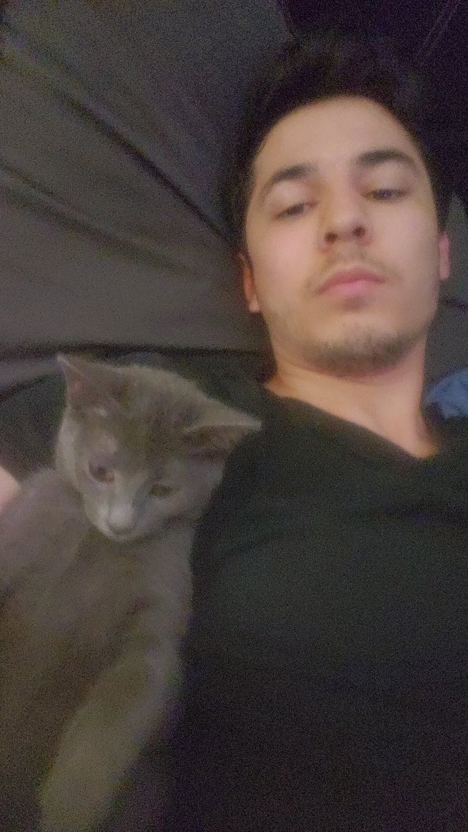 CuadrasJonathan's tweet photo. Cc te hechas una buena siesta con tu mascota 

Paula: alm que buen sueño me avente carnal https://t.co/LJX3M465lF