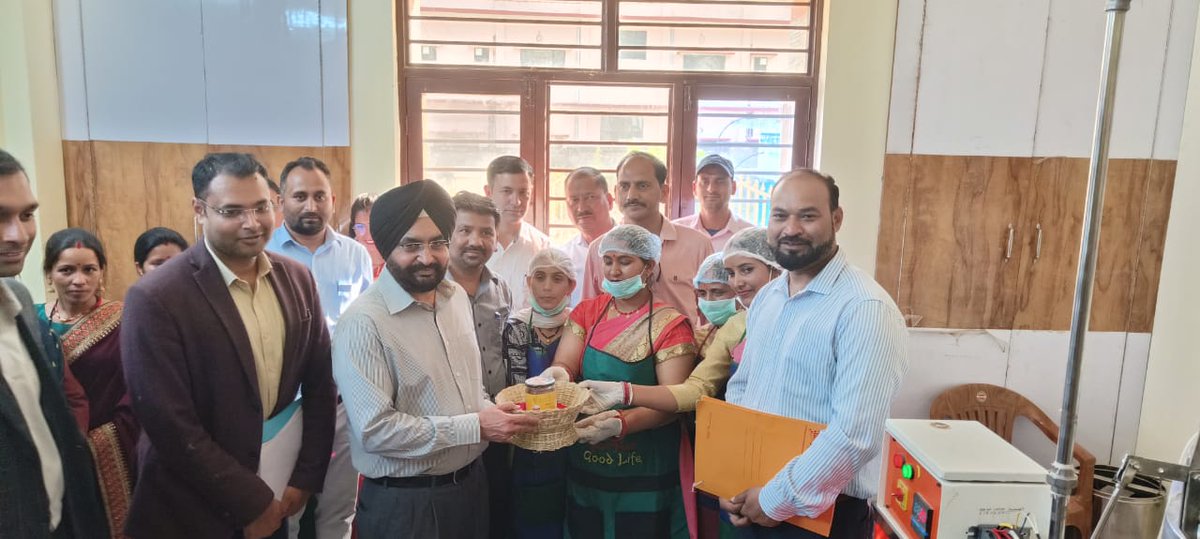 #CS uk #Dr.S.S.Sandhu sir visited Megaport at Dunda block, inspected the #honey_processing_unit, managed by #SHG #REAP uttarkashi and appreciated the unmatched efforts of #SHG @basava_ias @ganeshjoshibjp @IFADSouthAsia @nitikakh22 @REAPUttarakhand @PMOIndia @ukcmo @Kpl223