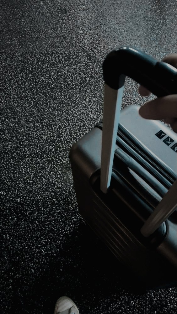 HE4RTCUTS's tweet image. ㅤㅤ
ㅤㅤ
ㅤㅤ          ⸺𝗜'𝗺 𝘀𝗼𝗿𝗿𝘆, 𝗜 𝗻𝗲𝗲𝗱 𝘁𝗼 𝗹𝗲𝗮𝘃𝗲

ㅤㅤ