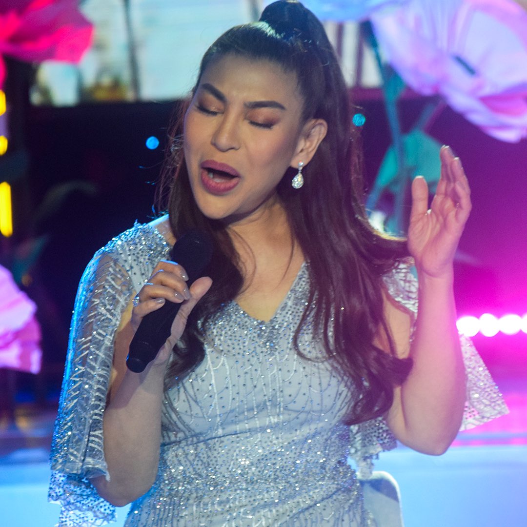 EatBulaga's tweet photo. Carren sings with Lani Misalucha! ❤️ https://t.co/04iG4o1nu9