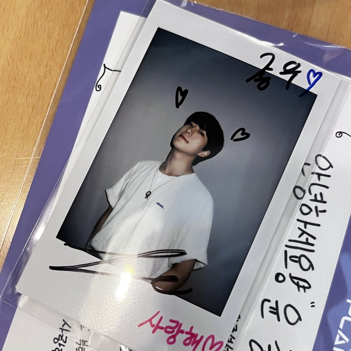 JONGWOOkkeo_612's tweet photo. 플래닛투어 랜덤 선물 윤종우 폴라😢
누가 저한테 좀 팔아주세요... https://t.co/Q0X8dE1qXS