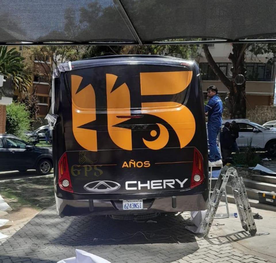 MarceloCastroQ's tweet photo. Grandes noticias en @ClubStrongest en la semana de su 115 aniversario:
- Bus nuevo y transporte para equipo técnico y utileria
- Renovación de contratos con: Viscarra, Jusino, Ortega, Chura y Sotomayor.
- Ampliación de infraestructura con nuevas canchas y un CAR
👏🏻👏🏻👏🏻👏🏻👏🏻 https://t.co/05rRCBUShQ
