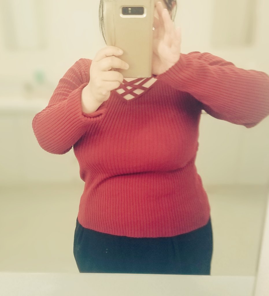 igarashi_bbw's tweet photo. 職場のトイレにて……隠そうとするけどやはりお胸が目立ってしまう💦
こんな同僚がいたら発情しちゃう？？ https://t.co/9jZk0rgL4a