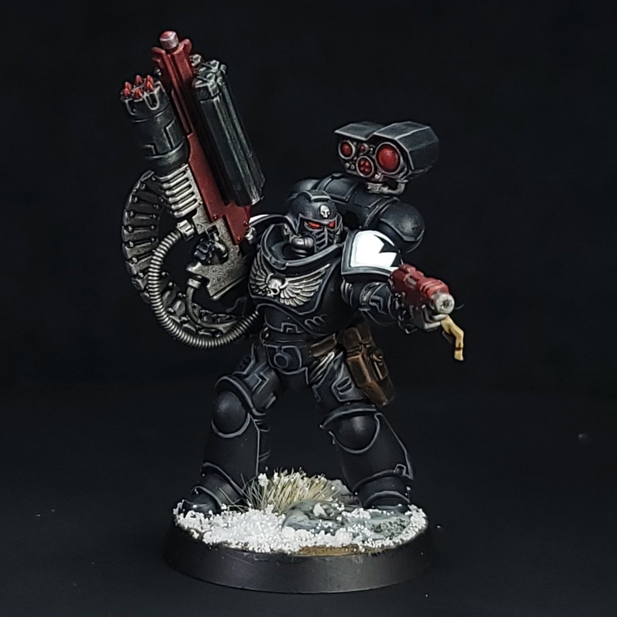 EthanHandwork's tweet photo. I think those will go pretty quick. Not planning to edge highlight them like i did these. They're already airbrushed, but I may go back and try to sneak some white on them.
#desolators #blacktemplars #spacemarines #warmongers #warhammercommunity #warhammer40k #warhammer #40k https://t.co/pSG32wdLPP