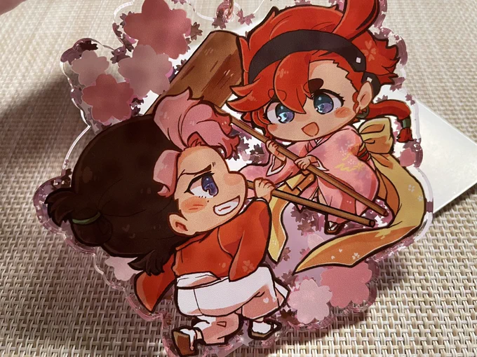 アクリルグッズの達人さん()でグエスレのさくらアクキーを作っていただきました!すごい!さくら可愛い〜〜!!!目と和服を透かしてますハートのナスカンも可愛い!とても丁寧に作っていただきありがとうございました〜!!!#アク達で作ってみた 