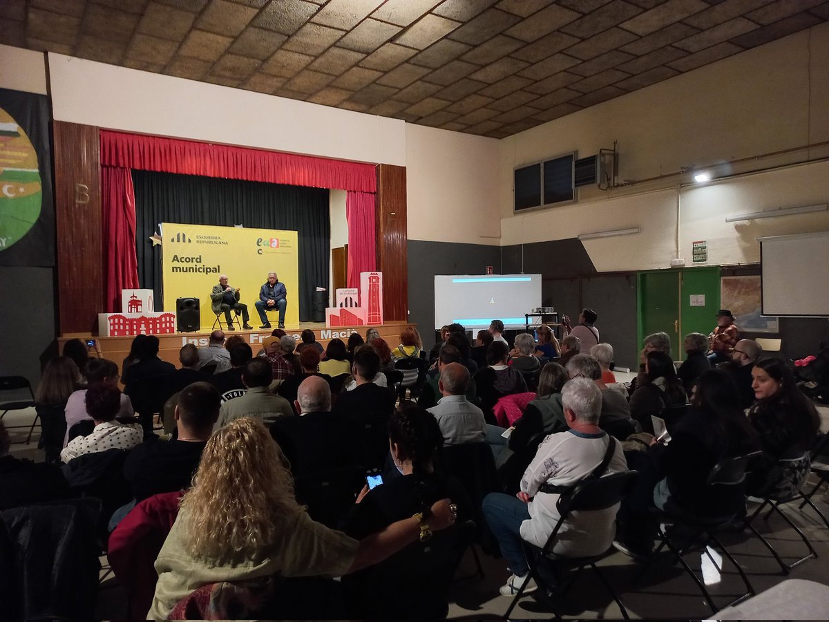 carlemany's tweet photo. Ahir #14Abr23 #DiaDeLaRepublica vam presentar la candidatura que encapçala @raquel_albiol Per fi una #esquerratransformadora a #Cornellà !! Gracies a tots que ens vau acompanyar! #Municipals2023 @ErcCornella @EUiACORNELLA https://t.co/Yo12qALAVW