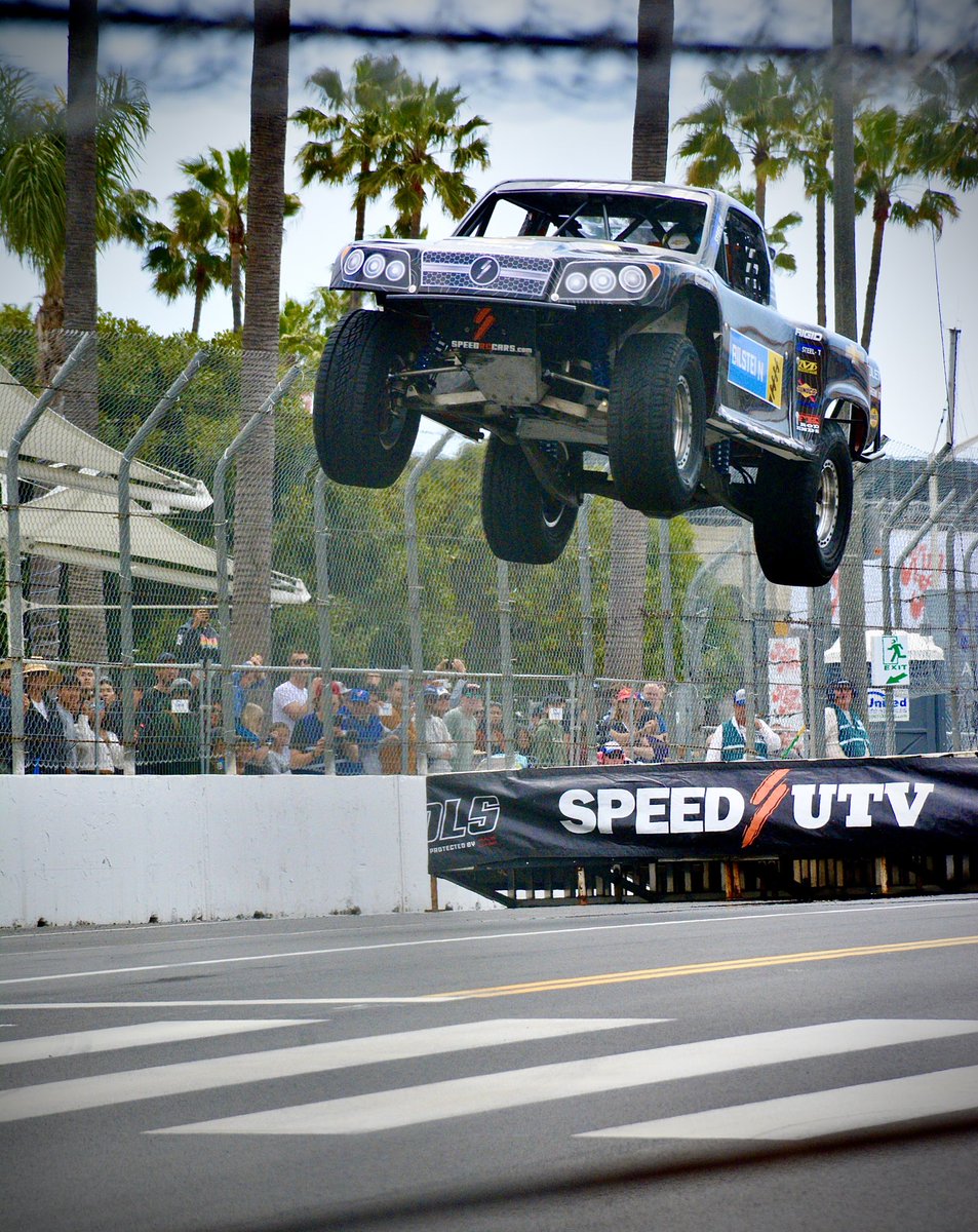 In case any in/outta towners need a new spot for a #Smashburger about 2 blocks from the @GPLongBeach 

@BeachwoodBeer is now “Proudly Serving”

@marshallpruett 
@maxpapis 
@SuperPRGuy 
@pubclub 

Thx for the pix with #SeanMcD
@RobbyGordon 
@SSuperTrucks 
@CGRTeams 
@GanassiChip