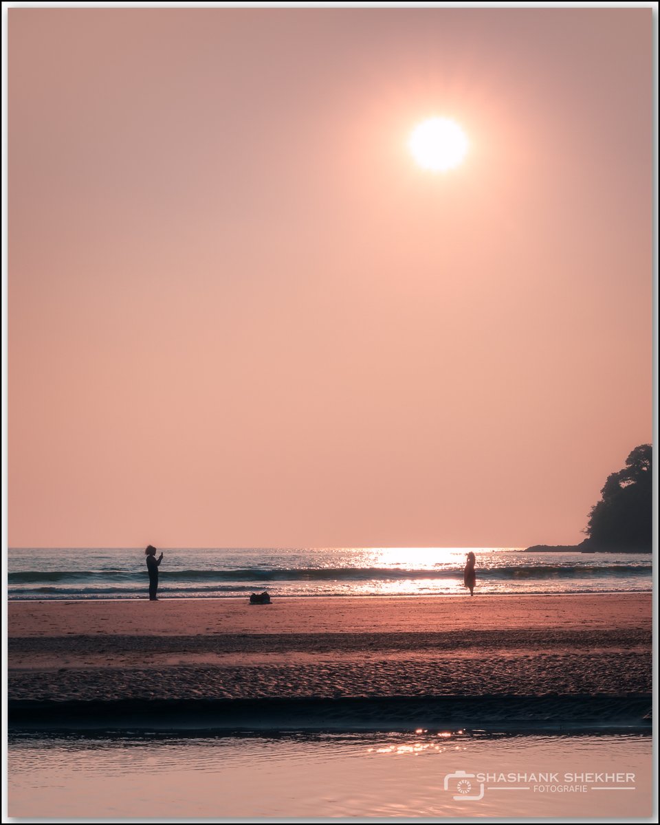 Sublime_Tales's tweet photo. Landscape Photography &amp; Portrait Photography in one frame........ 😂
Location: Agonda Beach, Goa, INDIA

#landscapephotography #canonr5 #canonr5_images #nisifilters #nisifiltersindia #longexposurephotography #longexposure #landscape_capture https://t.co/w7ePDAZnjU