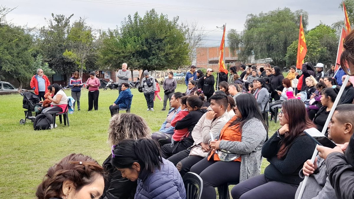PObreroSalta's tweet photo. 🚩 Largo el Frente de Izquierda con un masivo acto-asamblea en Villa Asunción 

✊🏻 Vamos a expresar la rebeldía frente al fracaso del gobierno y al ajuste capitalista en las elecciones del 14 de mayo, como ya la venimos expresando en la calle. https://t.co/kQDlBeGGd1
