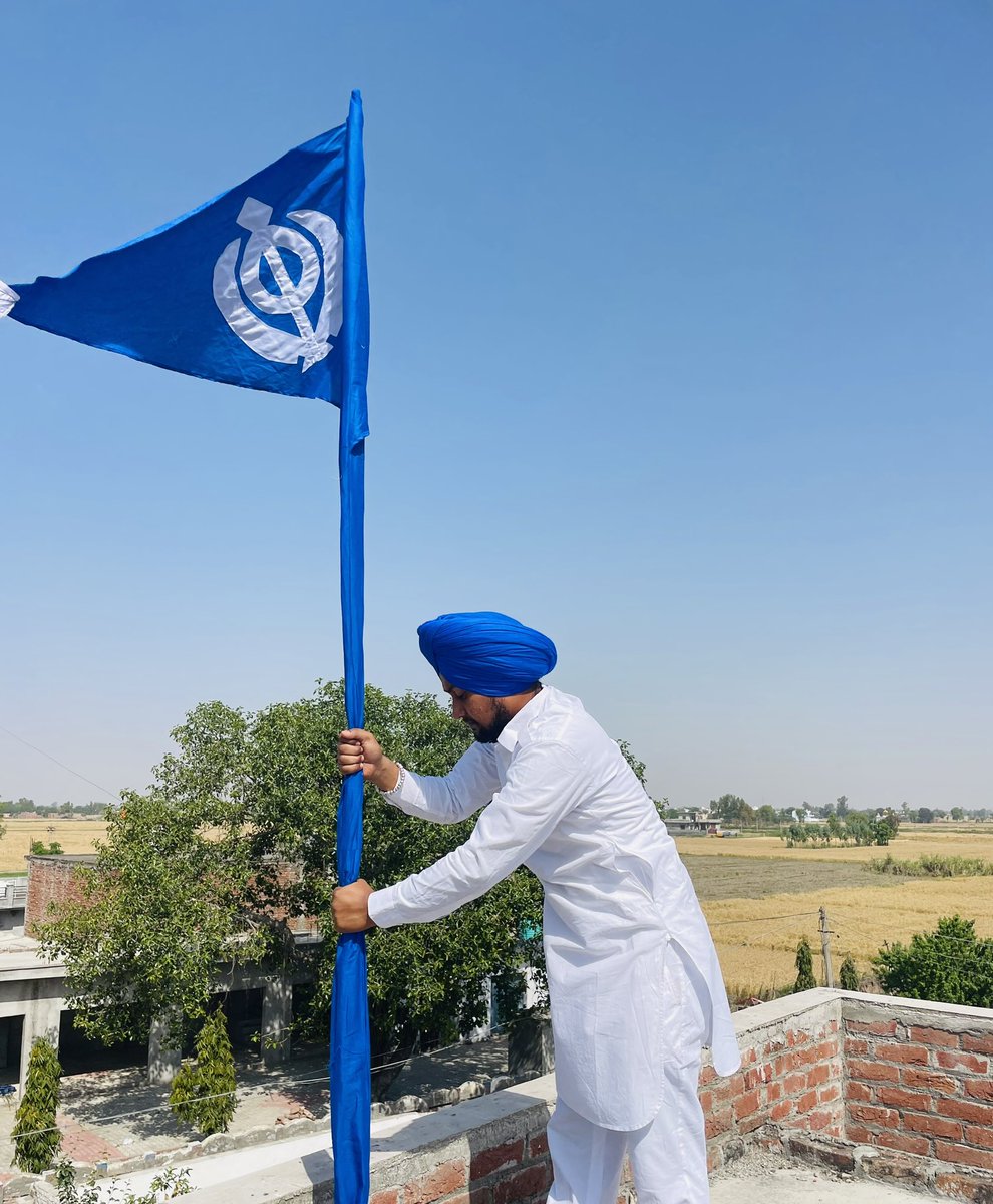 malhinoby's tweet photo. 🙏ਖਾਲਸਾ ਸਾਜਨਾ ਦਿਵਸ ਦੀਆਂ ਤੇ ਵਿਸਾਖੀ ਦੀਆਂ ਸਭ ਨੂੰ ਲੱਖ ਲੱਖ ਵਧਾਈਆਂ 🙏
 🙏ਸਾਨੂੰ ਸਭ ਨੂੰ ਆਪਣੇ ਘਰਾਂ ਤੇ ਨਿਸ਼ਾਨ ਸਾਹਿਬ ਲਗਾਉਣੇ ਚਾਹੀਦੇ ਨੇ  
  ⛳️🙏ਝੂਲਤੇ ਨਿਸ਼ਾਨ ਰਹੇਂ, ਪੰਥ ਮਹਾਰਾਜ ਕੇ 🙏

 #waheguruji #khalsa #KhalsaSajnaDiwas2023 https://t.co/kw6dNeUXA5