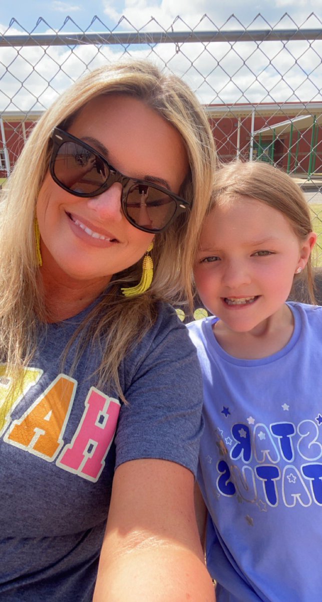 jessicakramer80's tweet photo. Not much better than recess on beautiful days! ☀️ https://t.co/29NfLhP4L3