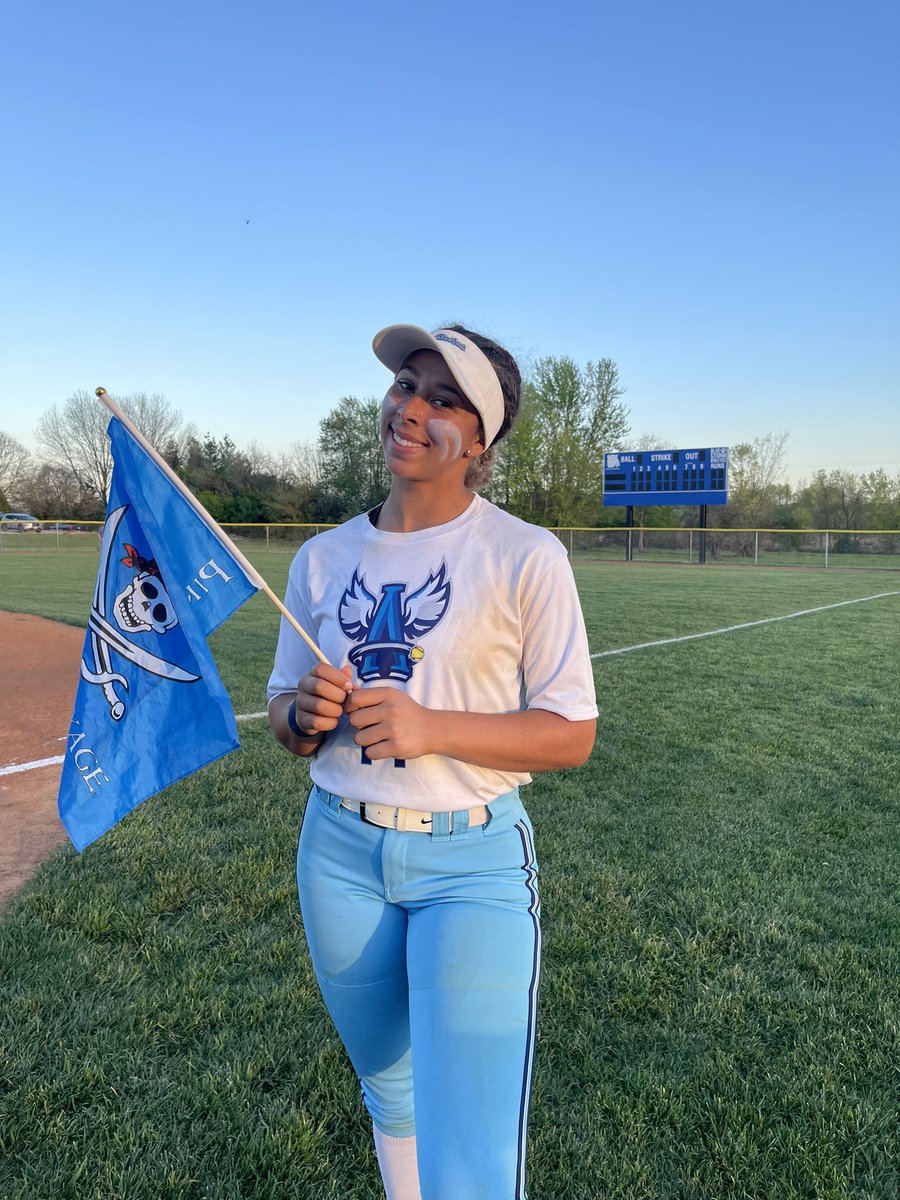 kcblueangels's tweet photo. What a GREAT day for the Angels. We took 2 dubs over SWIC today!

Game 1:17-10 
Game2:5-4

Ivy Smart and Maddie Bailey both had a dinger, Jo Grunloh had an in the park homer, and our pitchers put together 10 strikeouts!! 

The Angels play SIC tomorrow in Harrisburg, IL @ 12/2 https://t.co/wbP819qIG9