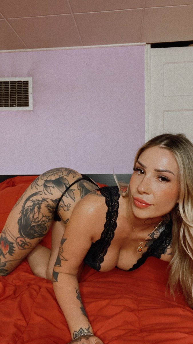 spicyxeee's tweet photo. 😉 on the prowl

#onlyfans #onlyfansmodel #tattooedmodels #onlyfans_girl #sellingcontent #model #beautiful #sexy #feetlover #booty #tiktokbabes https://t.co/jgUHTcWaIV