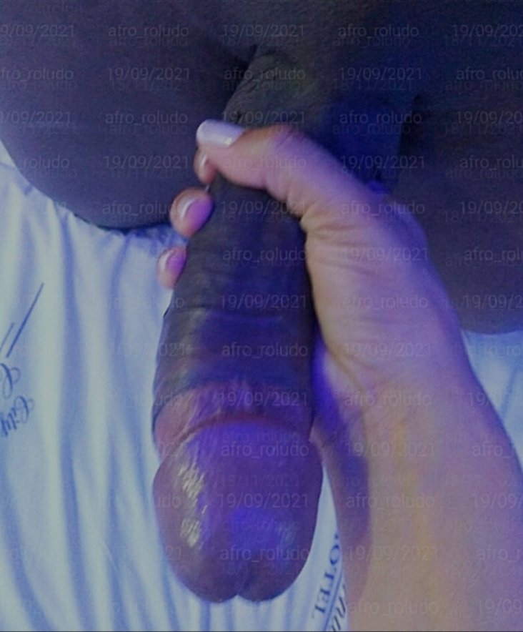 Amiga pegando, apertando e apreciando minha barra de chocolate 🍫😋💦
.
buupe.com/u/afrobrasilro…