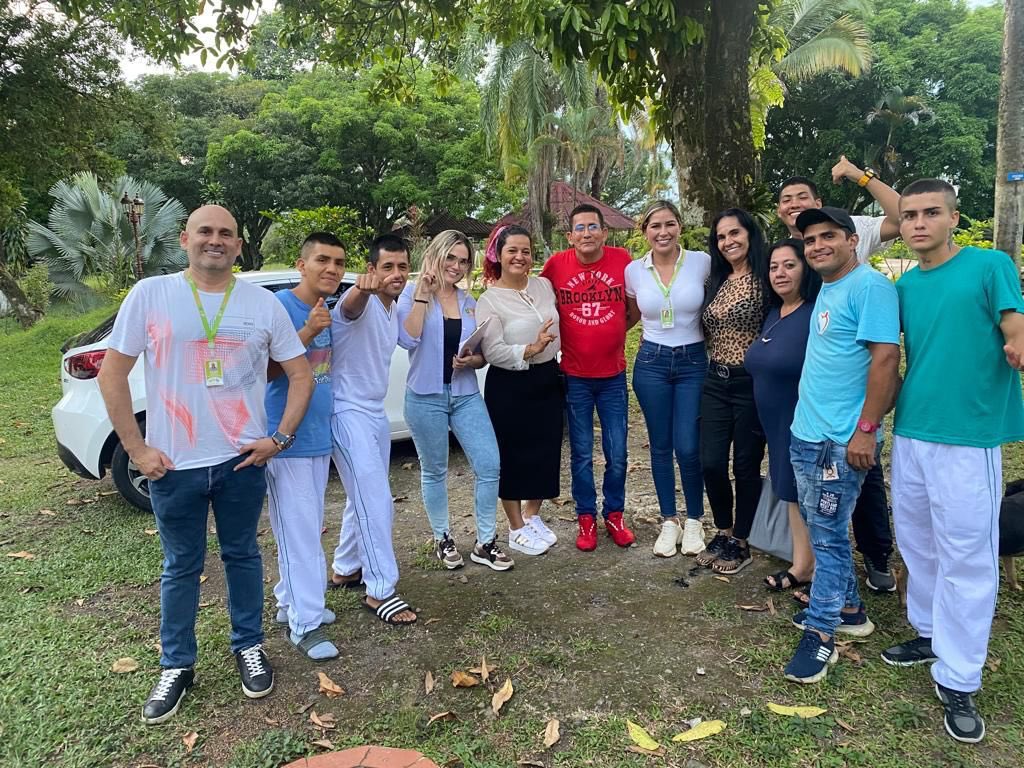 GobMeta's tweet photo. Adelantamos el taller de sensibilización en derechos humanos y construcción de paz con jóvenes en proceso de rehabilitación de sustancias psicoactivas de la Fundación Senderos de Luz en Restrepo. 

Desde la Sec. de DD.HH. seguimos promoviendo una cultura de paz para nuestro Dpto. https://t.co/KYGvn8S4Wy