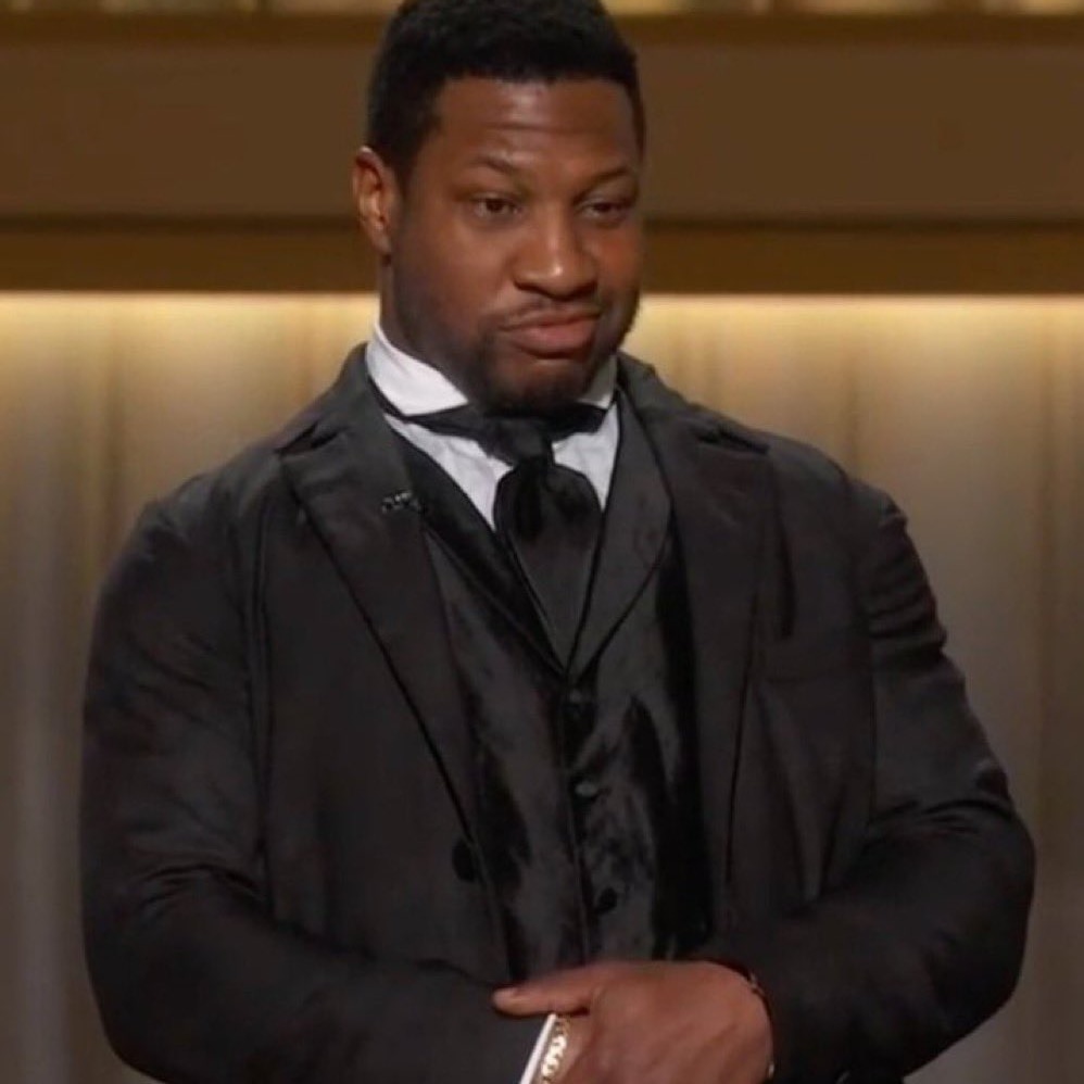 Shootemup36's tweet image. Me watching #LakersNation clown @patbev21 for not making the playoffs #Lakerin6