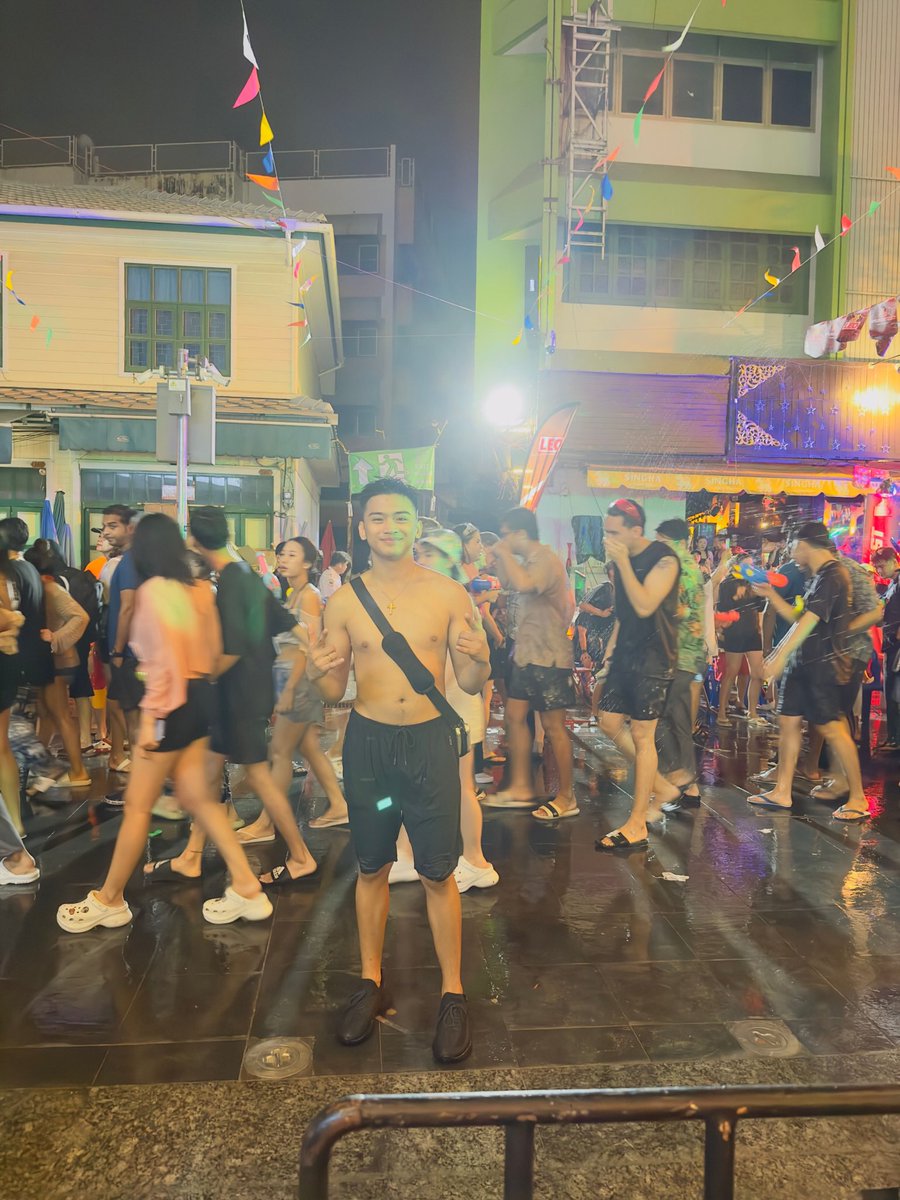 jayveeplopez's tweet photo. Wet and Wild Street 🇹🇭💦🔫
Happy Songkran Thailand 
#Songkran2023 https://t.co/NIjEGAvO5D
