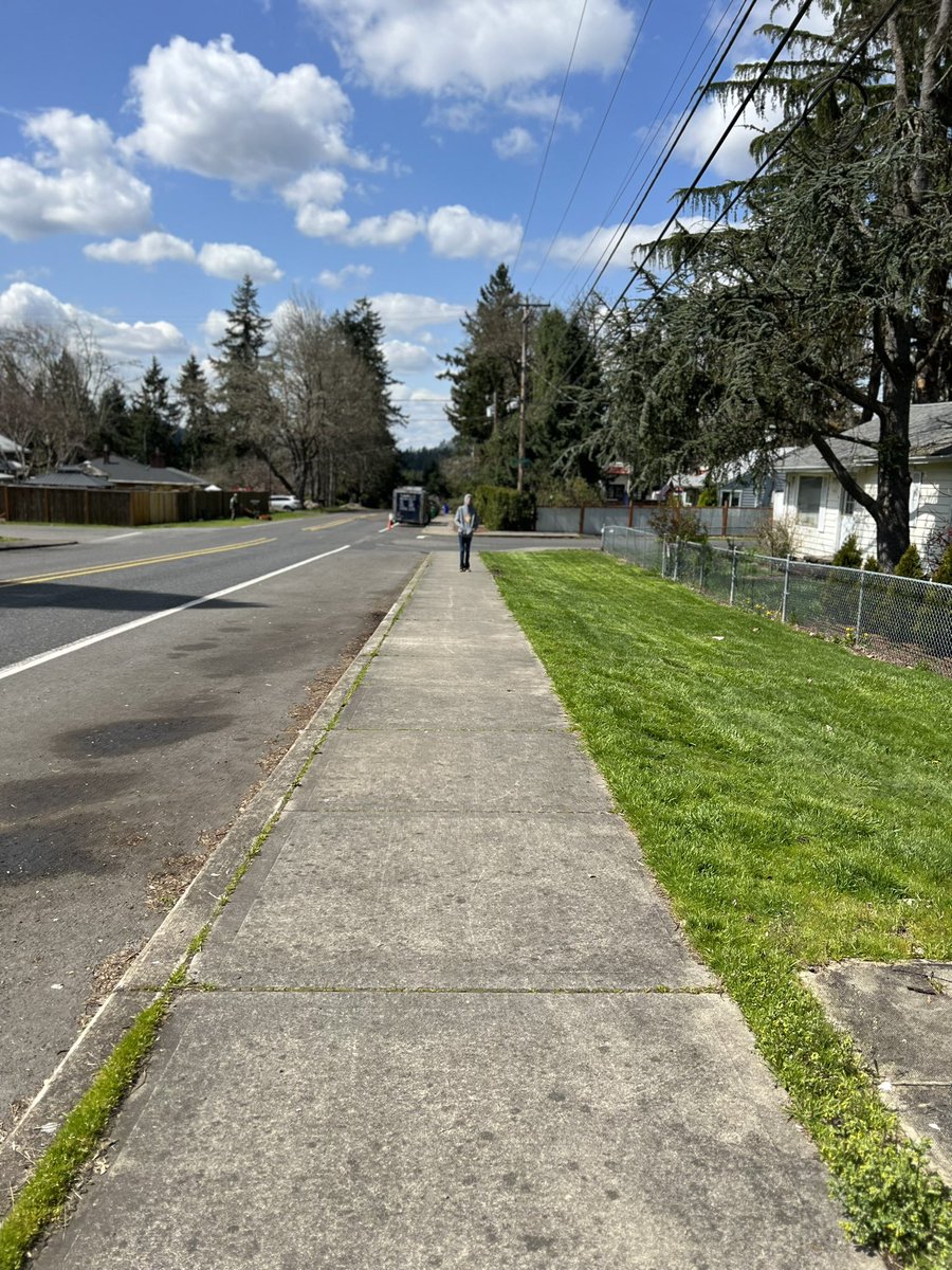 kris_brugman's tweet image. Beautiful &amp;amp; sunny walk w/ my teen (he stayed approx 1 block ahead so as not to be seen w/ mommy. Till we got to the cafe &amp;amp; he wanted food). #sunshine #PacificNW #sakura🌸 #myboy💙 #momofteenager