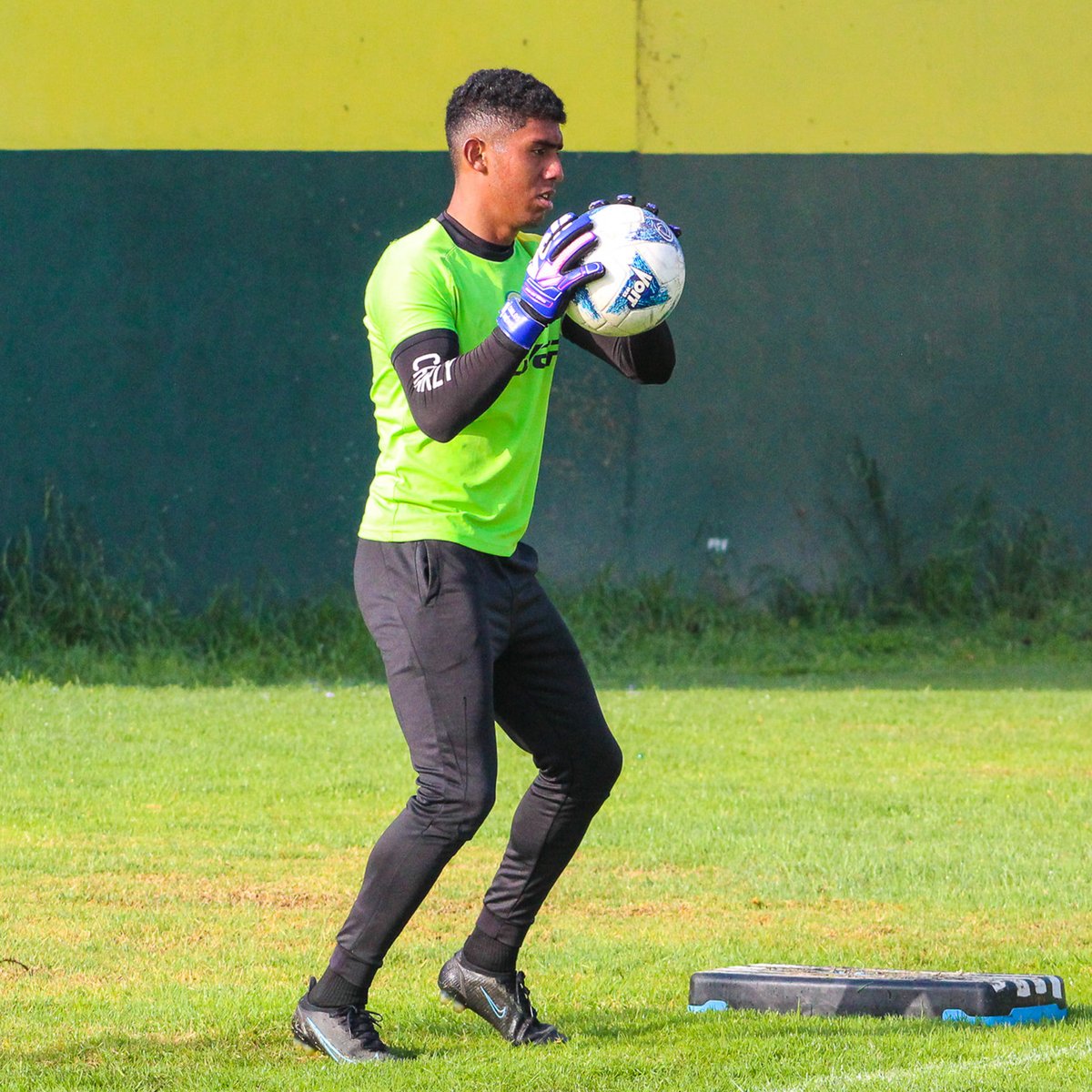 MazorquerosFC tweet media