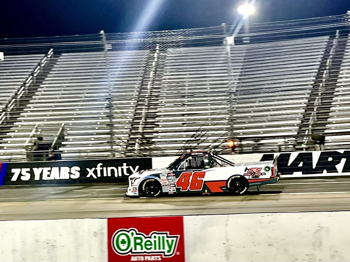 And we are green here at ⁦@MartinsvilleSwy⁩ for #LJS200 in the ⁦@g2g_racing⁩ ⁦@ShaneSprinkle⁩ S&S Fishing & Rental ⁦@Toyota⁩ #Tundra ⁦@NASCAR⁩ | ⁦@FS1⁩ | ⁦@NASCAR_Trucks⁩