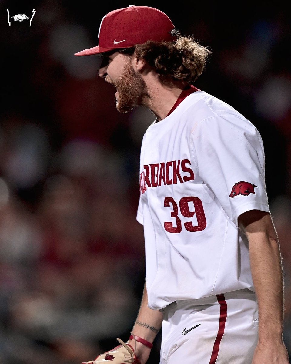 RazorbackBSB's tweet photo. Tip of the cap to @hollanhunter1 

6.0 IP, 5 H, 2 R, 1 ER, 1 BB, 6 SO https://t.co/zlfDHA6SDM