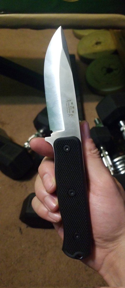 FroggypondV's tweet photo. Big and Small's.
Need a matching small Bark River knife for the BRK Bravo III. Fallkniven F1x is the perfect small companion knife for the Modern Bowie. I think i want to make them into piggyback setups.
#barkriverknives
#fallkniven https://t.co/BUKE43QSzL