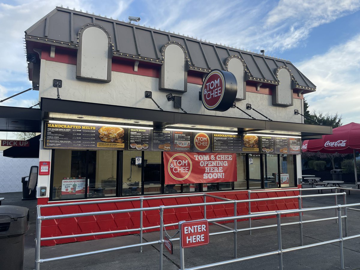 BuckeyeCoaster's tweet photo. New @TomAndChee location at @KingsIslandPR!
#tomandchee #kingsIsland #KI2023 https://t.co/qXBpZEWX93